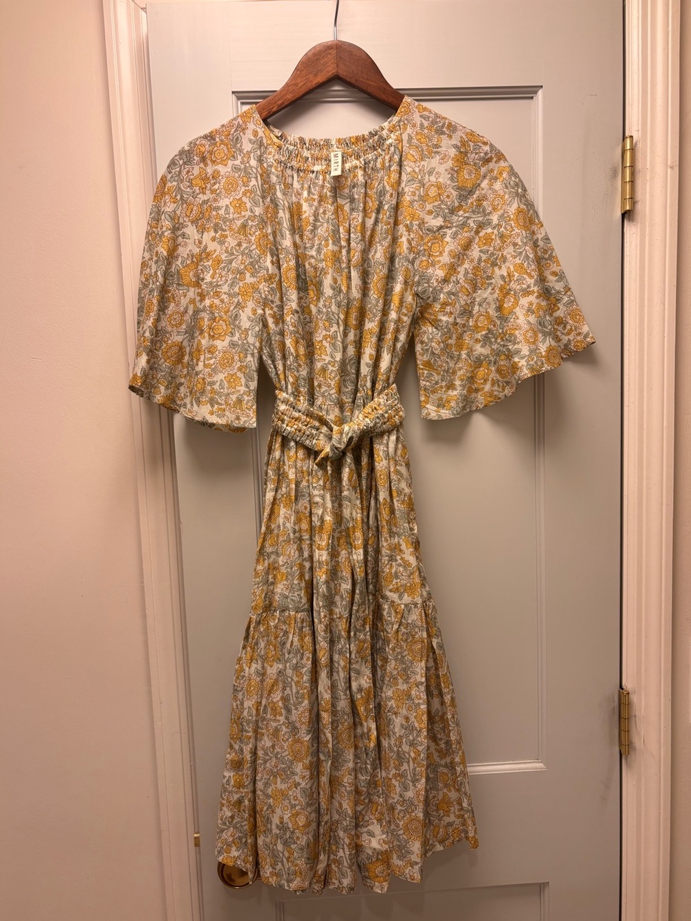 MIRTH NWOT Floral Dress with Optional Tie Waist XS